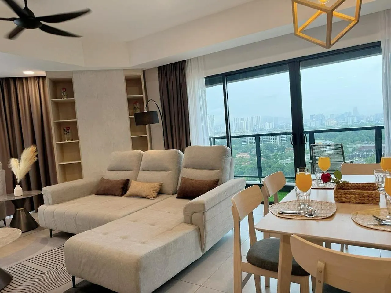 Apartment The Atrium At Jalan Ampang By Okbnb - Luxury 3 Bedroom Family Suite With Balcony, 3 Mins To Klcc Kuala Lumpur