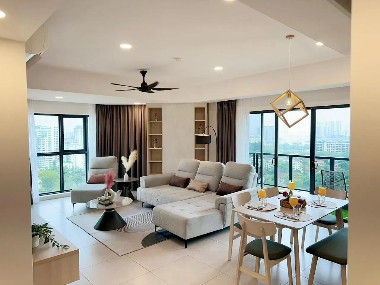 The Atrium At Jalan Ampang By Okbnb - Luxury 3 Bedroom Family Suite With Balcony, 3 Mins To Klcc Kuala Lumpur