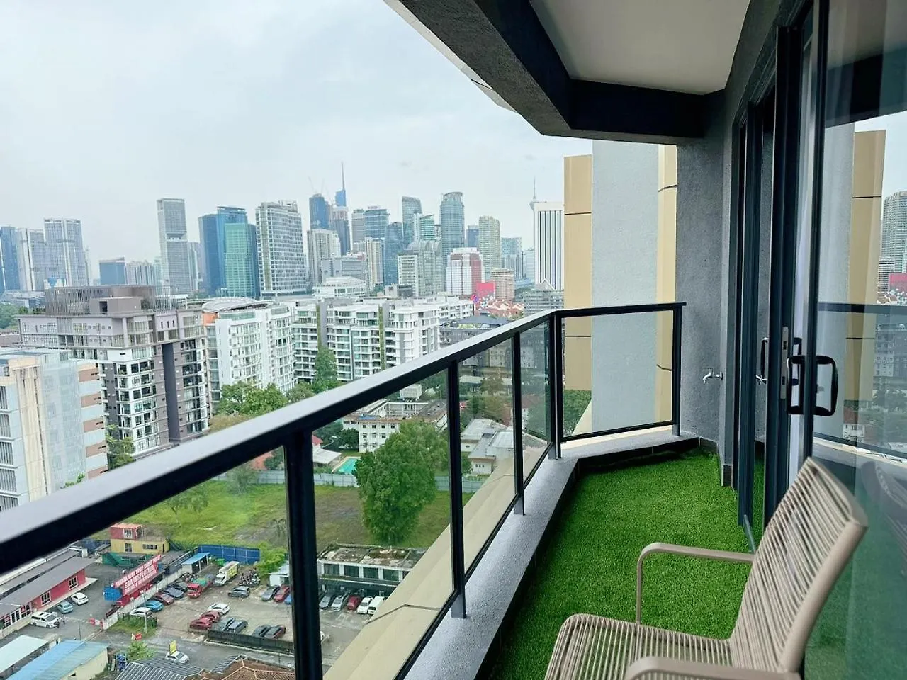 The Atrium At Jalan Ampang By Okbnb - Luxury 3 Bedroom Family Suite With Balcony, 3 Mins To Klcc Kuala Lumpur